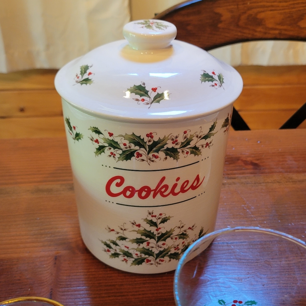 Vintage Holly Cookie Jar